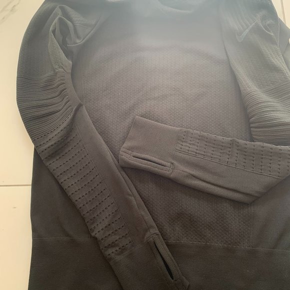 Nike light hoodie - Picture 3 of 3